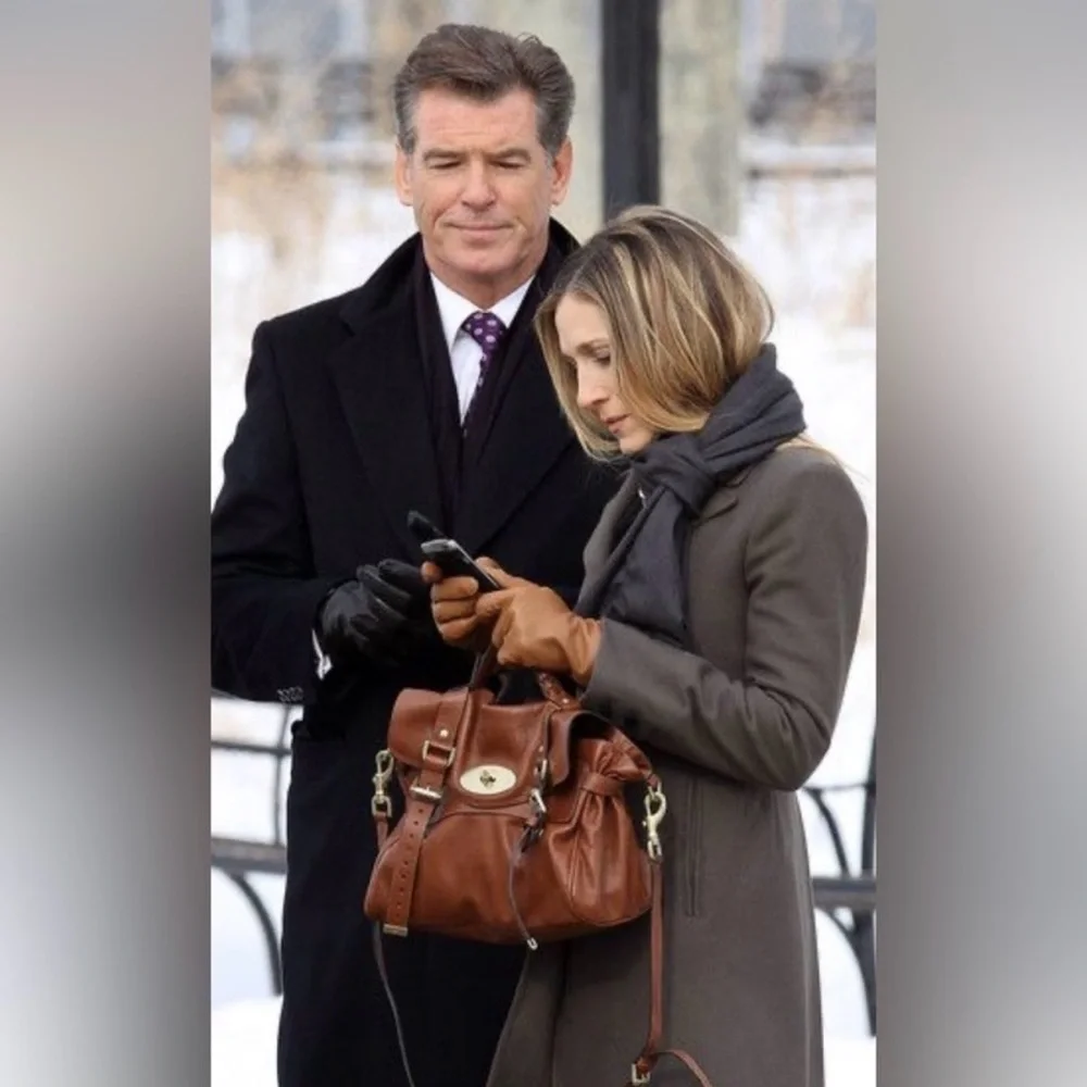 Mulberry Alexa Brown with Gold Hardware - Picture 15 of 15